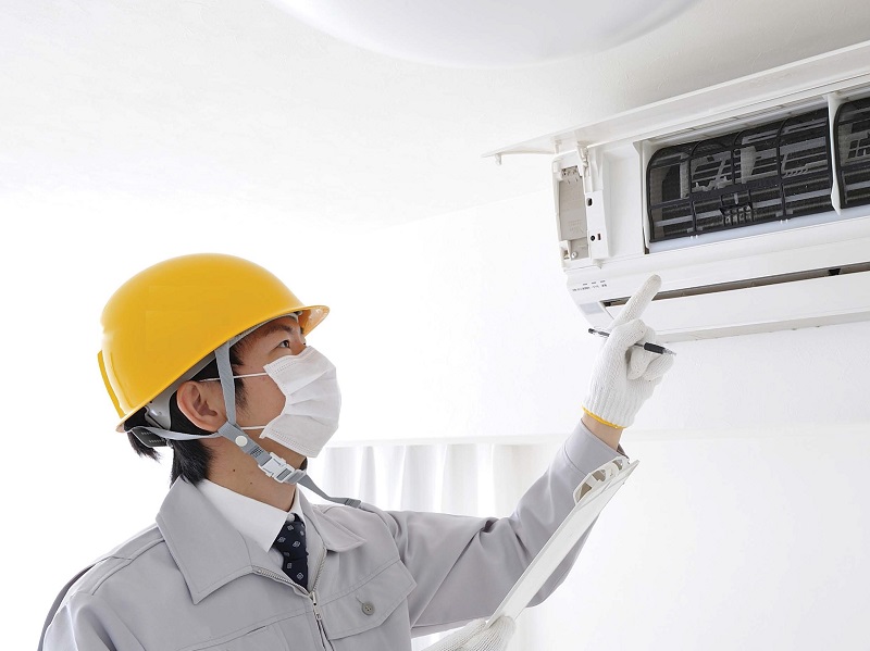 Điều hòa, máy lạnh có thể gặp những sự cố như bị chảy nước, gây tiếng ồn lớn khi hoạt động, có mùi khó chịu,...