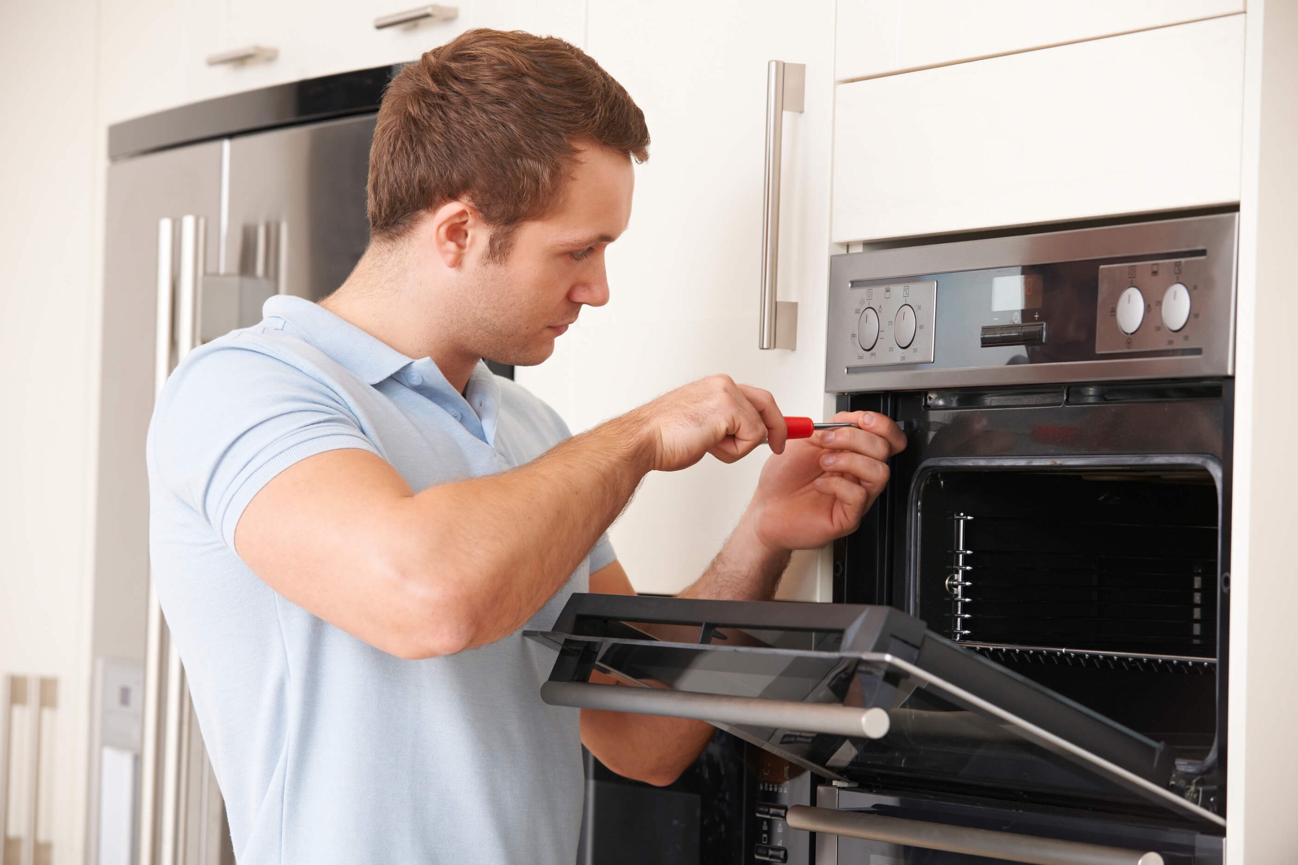 Điện lạnh Bách Khoa cung cấp quy trình sửa chữa, thay mới linh kiện lò vi sóng nhanh chóng, chuyên nghiệp, giá rẻ.