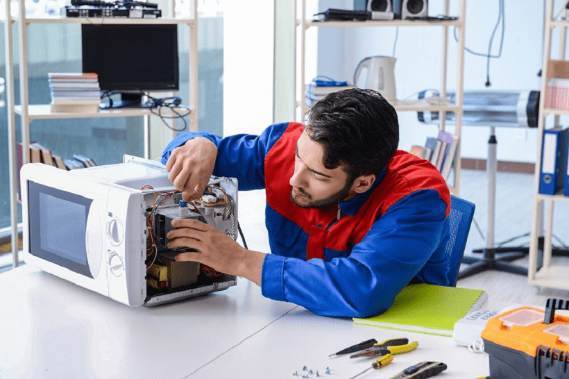 Hãy liên hệ ngay đến Điện lạnh Bách Khoa khi thiết bị điện lạnh nhà bạn gặp vấn đề để được sửa chữa, khắc phục triệt để, nhanh chóng.